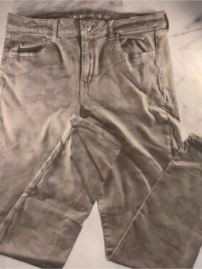 American Eagle Outfitters Women’s Gray Camo Hi-Rise Jegging
